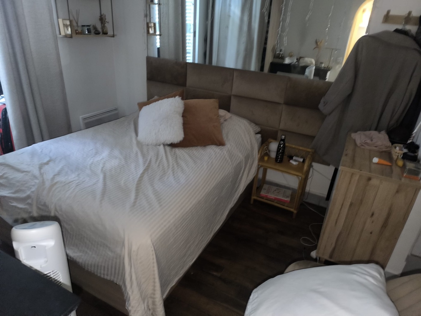 Prévention des punaises de lit en hôtel et Airbnb | Paris et Île-de-France Chambre à inspecter pour détecter et prévenir les punaises de lit